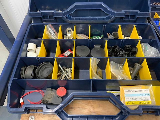 Divers installatiemateriaal - afbeelding 8 van  9