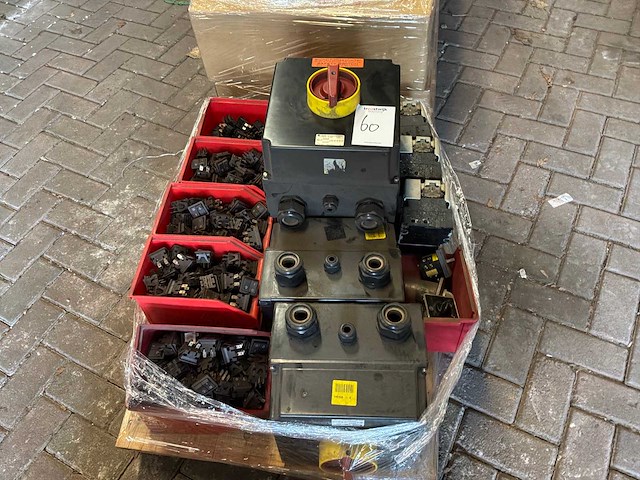 Divers installatiemateriaal - afbeelding 2 van  4