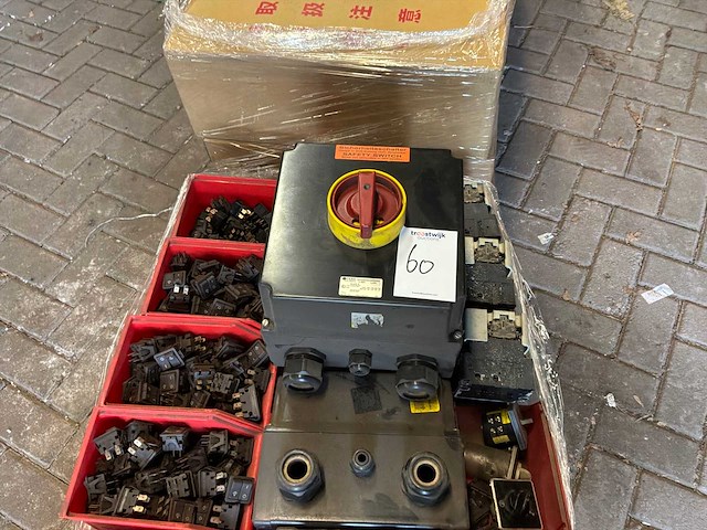 Divers installatiemateriaal - afbeelding 4 van  4