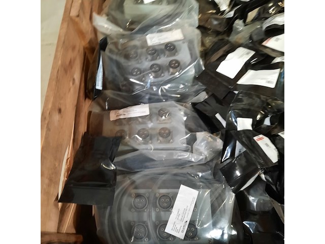 Divers installatiemateriaal - afbeelding 5 van  8