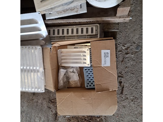 Divers installatiemateriaal - afbeelding 7 van  19