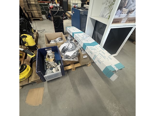 Divers installatiemateriaal - afbeelding 1 van  8