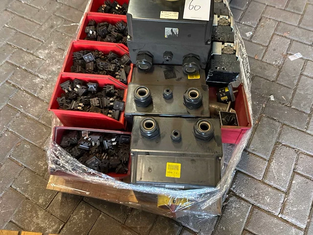 Divers installatiemateriaal - afbeelding 3 van  4