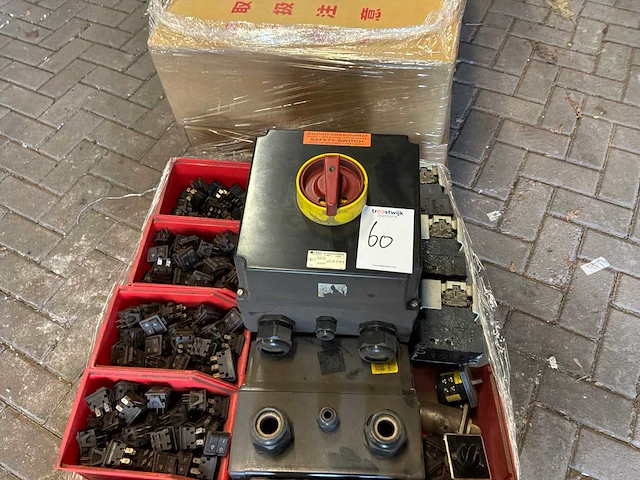 Divers installatiemateriaal - afbeelding 4 van  4