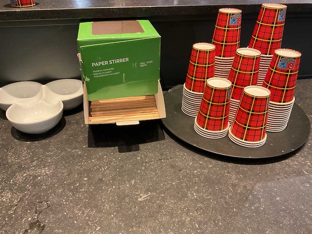 Divers kantinegerei - afbeelding 6 van  15