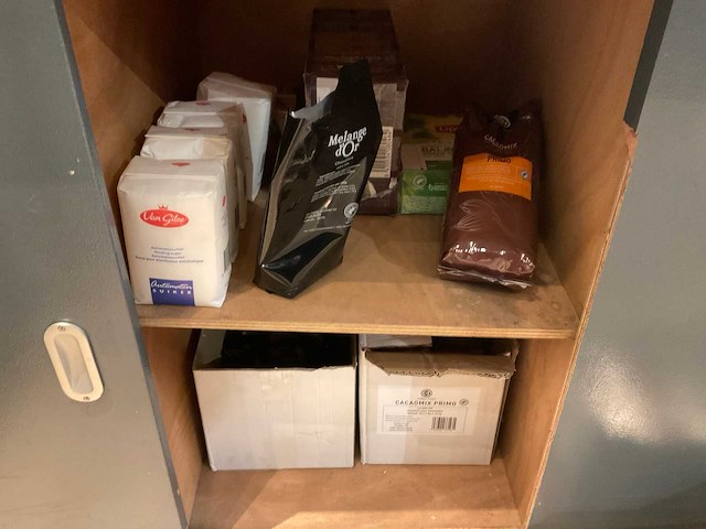 Divers kantinegerei - afbeelding 10 van  15