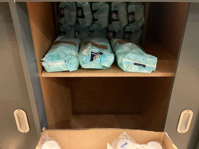 Divers kantinegerei - afbeelding 13 van  15