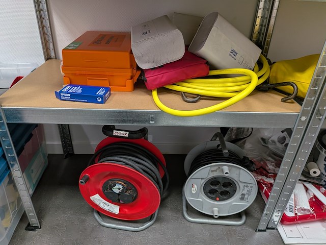 Divers kantoorinventaris, multimedia en personenvervoer items - afbeelding 3 van  27