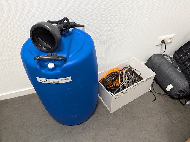Divers kantoorinventaris, multimedia en personenvervoer items - afbeelding 16 van  27