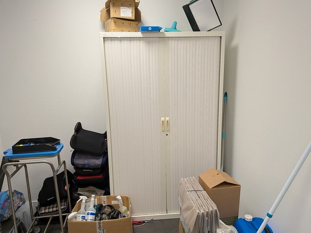 Divers kantoorinventaris, multimedia en personenvervoer items - afbeelding 21 van  27