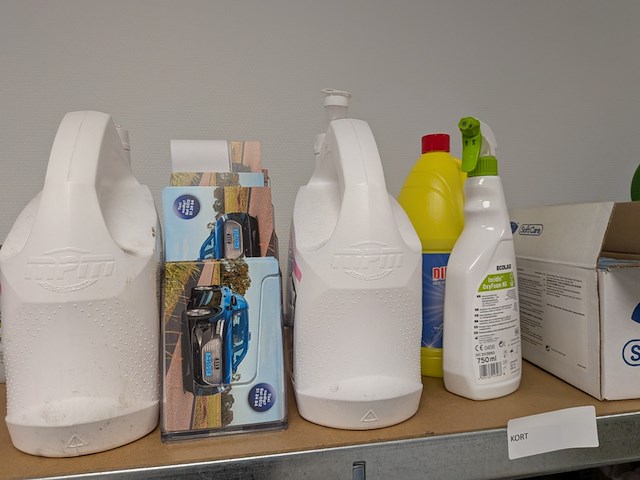 Divers kantoorinventaris, multimedia en personenvervoer items - afbeelding 24 van  27