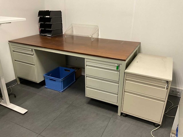 Divers kantoorinventaris - afbeelding 11 van  23