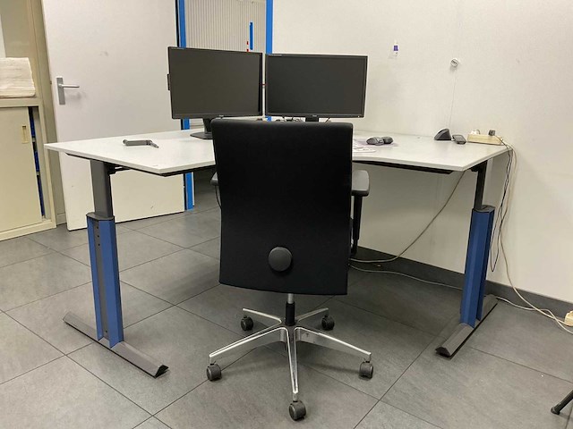 Divers kantoorinventaris - afbeelding 1 van  23