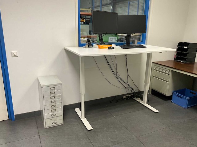 Divers kantoorinventaris - afbeelding 13 van  23