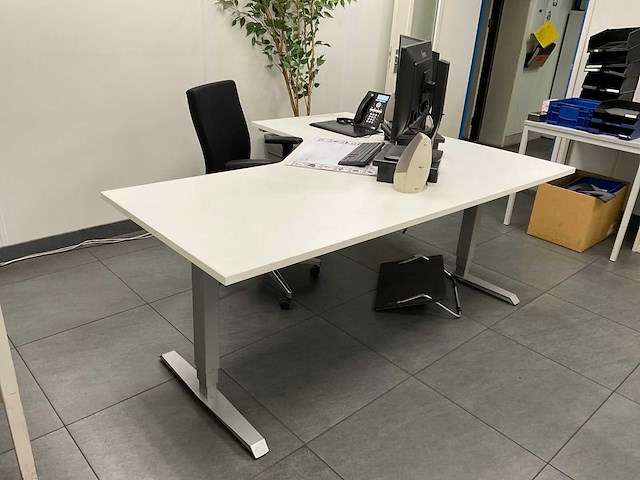 Divers kantoorinventaris - afbeelding 18 van  23