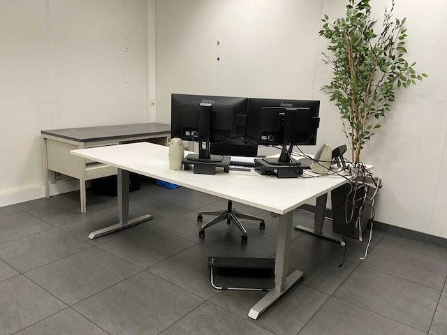 Divers kantoorinventaris - afbeelding 19 van  23