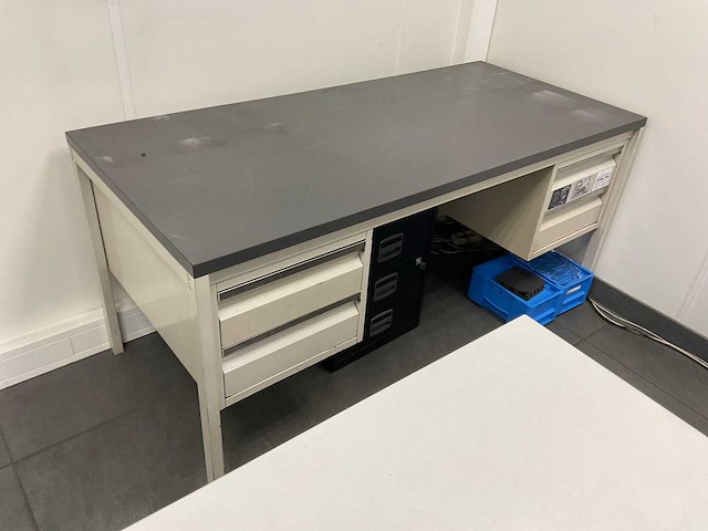 Divers kantoorinventaris - afbeelding 22 van  23