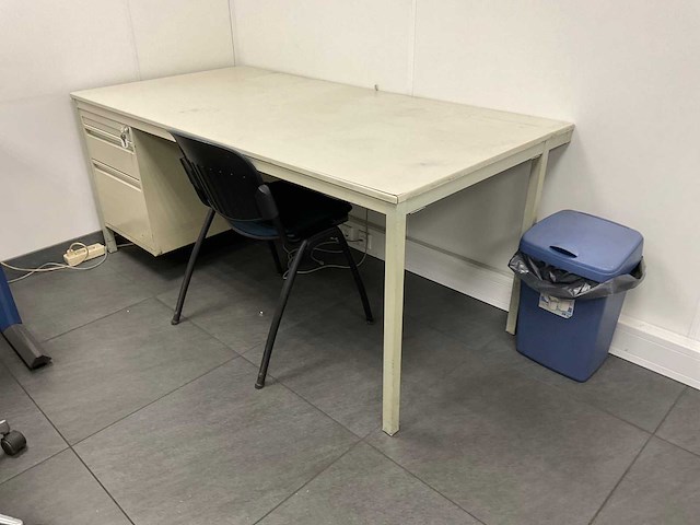 Divers kantoorinventaris - afbeelding 23 van  23