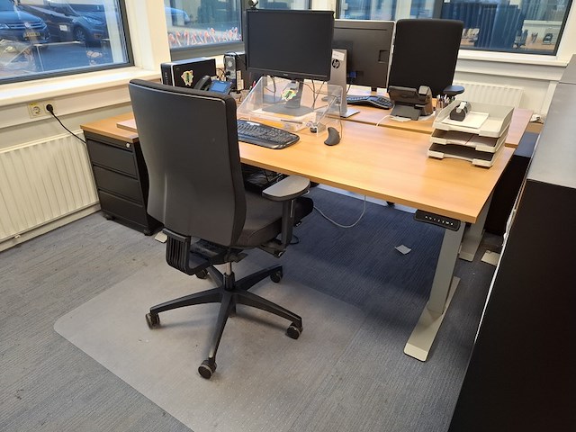 Divers kantoorinventaris - afbeelding 1 van  17