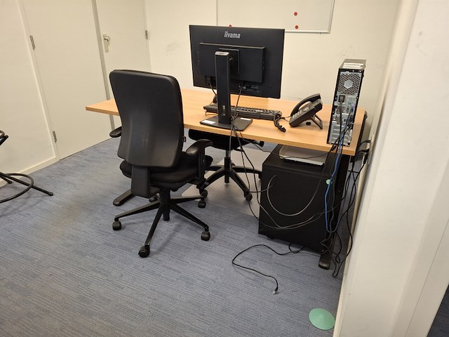 Divers kantoorinventaris - afbeelding 10 van  17