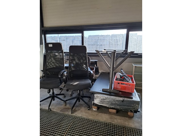 Divers kantoorinventaris - afbeelding 1 van  8