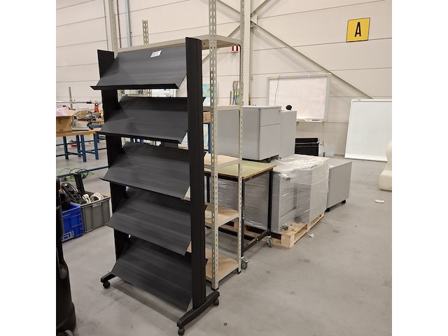 Divers kantoorinventaris - afbeelding 1 van  8