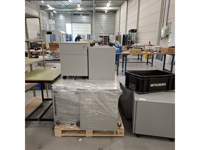 Divers kantoorinventaris - afbeelding 3 van  8