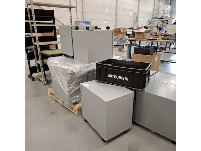 Divers kantoorinventaris - afbeelding 4 van  8