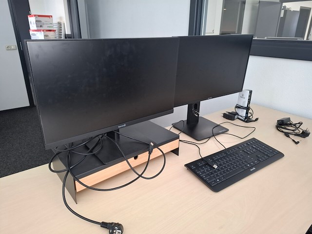 Divers kantoorinventaris - afbeelding 3 van  9
