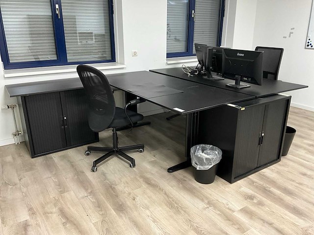 Divers kantoormeubilair - afbeelding 1 van  2