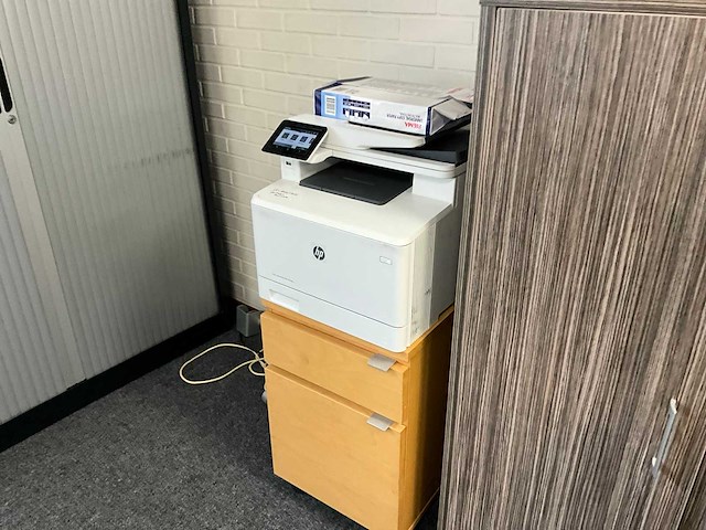 Divers kantoormeubilair - afbeelding 11 van  12