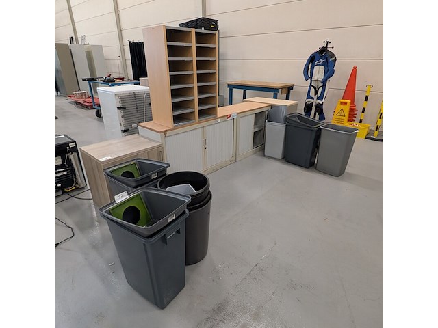 Divers kantoormeubilair - afbeelding 1 van  14