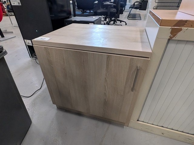 Divers kantoormeubilair - afbeelding 8 van  14