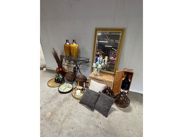 Divers klein meubilair en decoratie - afbeelding 1 van  9