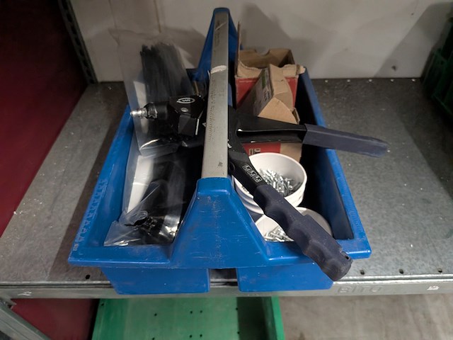 Divers magazijninventaris met inhoud - afbeelding 27 van  67