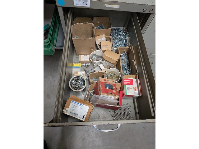 Divers magazijninventaris met inhoud - afbeelding 31 van  67