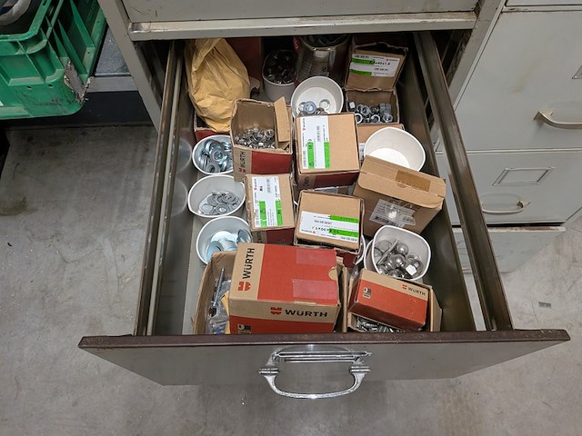 Divers magazijninventaris met inhoud - afbeelding 36 van  67