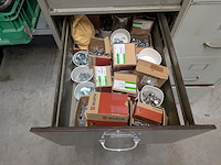 Divers magazijninventaris met inhoud - afbeelding 36 van  67