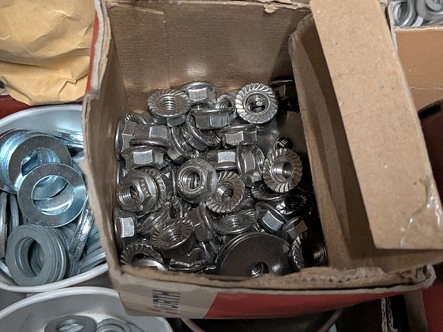 Divers magazijninventaris met inhoud - afbeelding 37 van  67