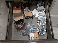 Divers magazijninventaris met inhoud - afbeelding 42 van  67