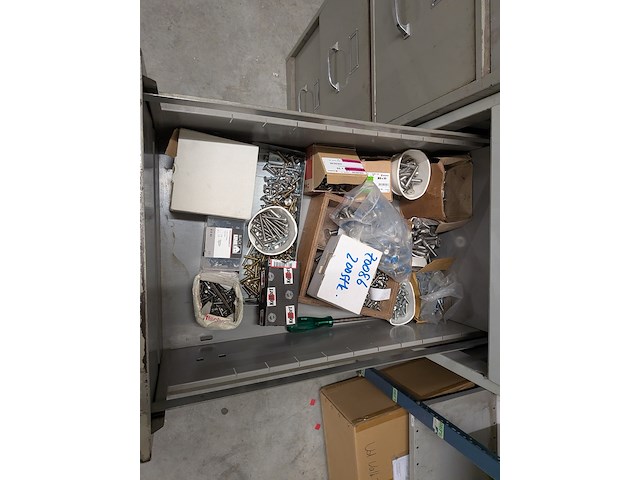 Divers magazijninventaris met inhoud - afbeelding 50 van  67