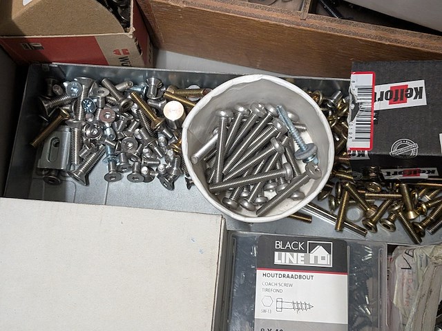 Divers magazijninventaris met inhoud - afbeelding 51 van  67