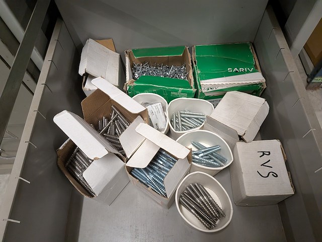 Divers magazijninventaris met inhoud - afbeelding 54 van  67