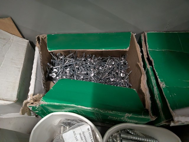 Divers magazijninventaris met inhoud - afbeelding 55 van  67