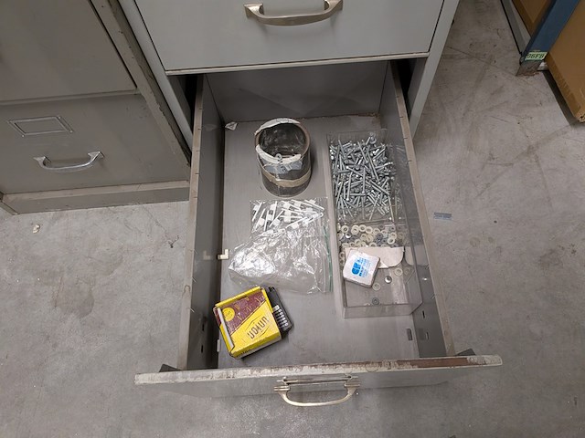 Divers magazijninventaris met inhoud - afbeelding 58 van  67