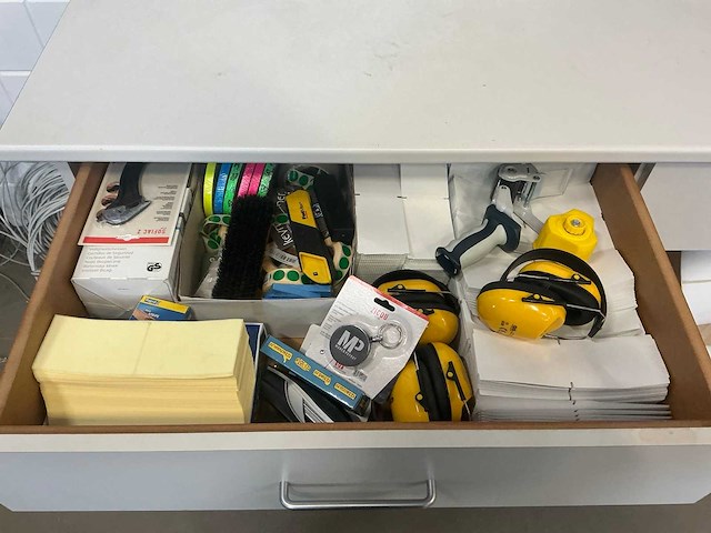 Divers magazijninventaris - afbeelding 2 van  16