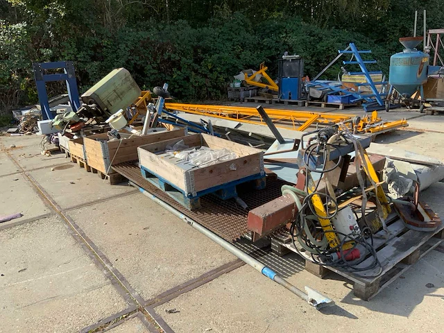 Divers oud ijzer - afbeelding 1 van  16