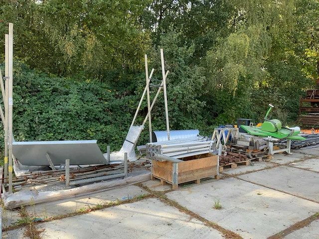 Divers oud ijzer - afbeelding 1 van  24