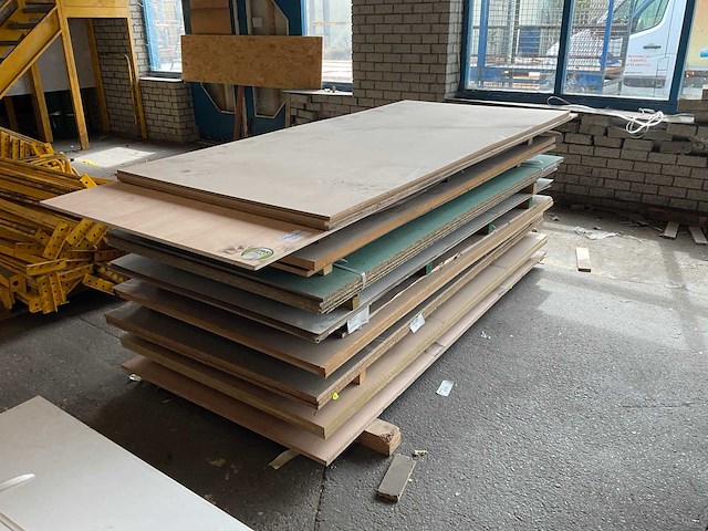 Divers plaatmateriaal (32x) - afbeelding 1 van  4