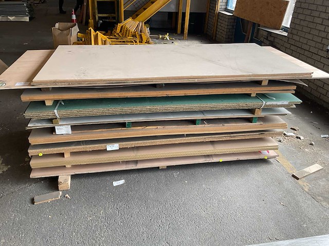 Divers plaatmateriaal (32x) - afbeelding 3 van  4